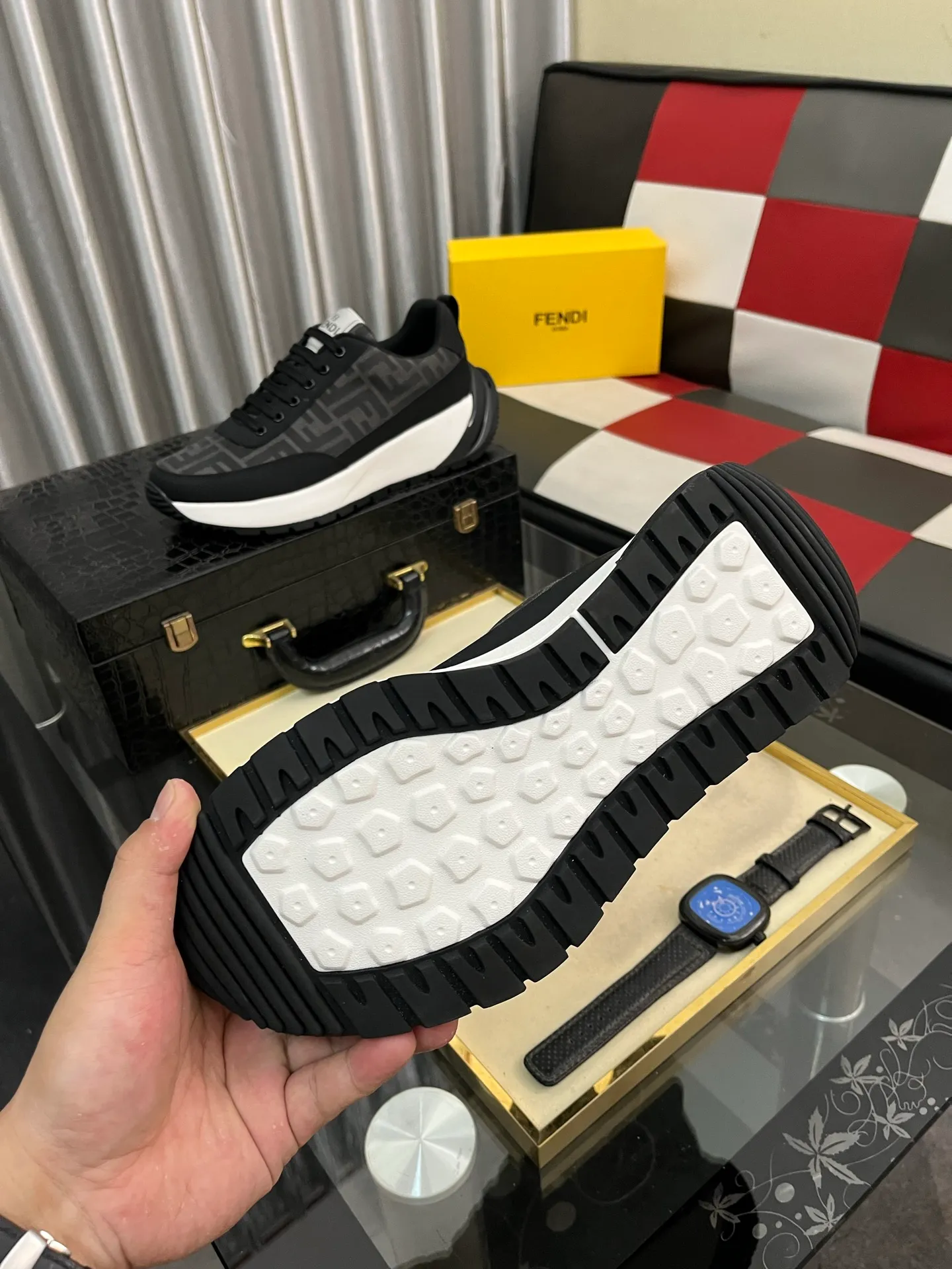 Men's shoes 💰438⌚️⌚️【FENDI】Original quality.~ Unique modern style sneakers. 🏃A must-have casual shoe for trendy men😍😍 Original brand imported from Italy, imported original leather, sheep lining (refuses to discolor and grind feet) Sole: Original sole specially provided by the original factory, French lazy style design ⚠️Fit the foot. Original quality code number: 38-442️⃣Colors available